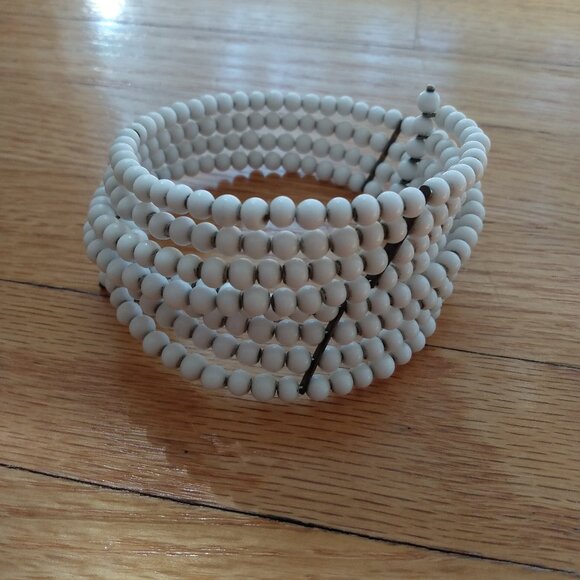 Vintage White Milk Glass Bracelet Beaded Wrap Cuff Expandable MCM Rockabilly Ret - Picture 1 of 7